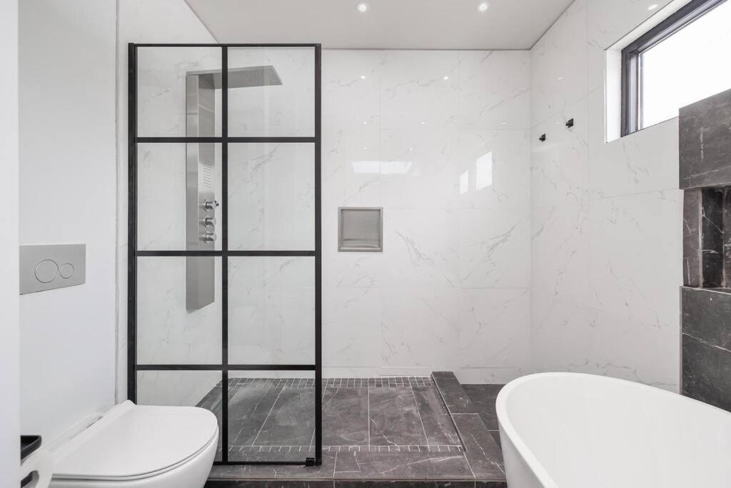 New Modern 1400 Sq Ft Coach House Near Everything 多伦多 外观 照片
